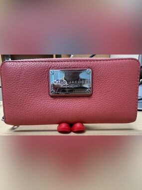 Marc Jacobs Pebbled Leather Zip-Around Wallet 🌸